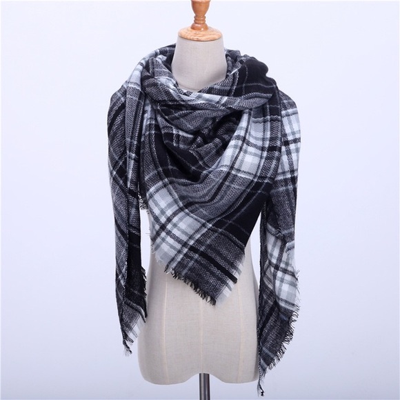 Accessories - 🚫Sold🚫Black and Grey Plaid Fringed Tartan  Scarf